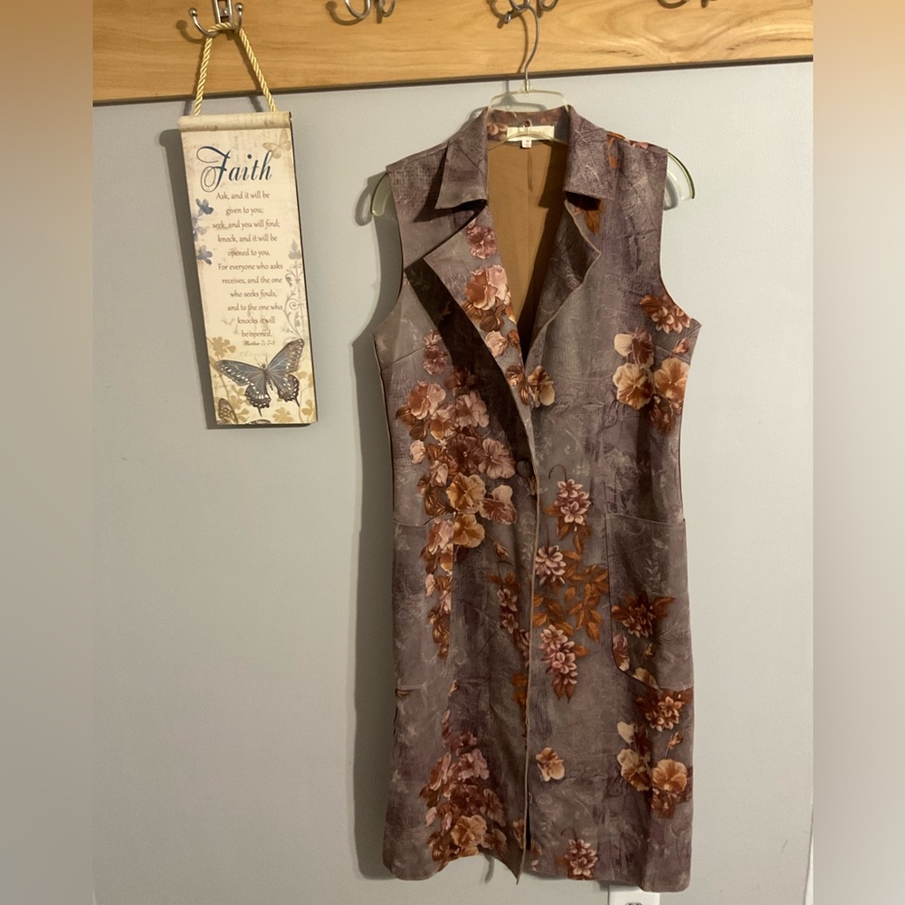 Solitaire Floral Long Vest in Mauve and Rust